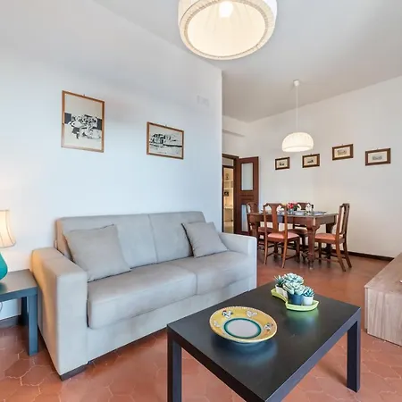 Roomy Flat With Parking *
