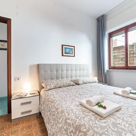 Apartment Roomy Flat With Parking