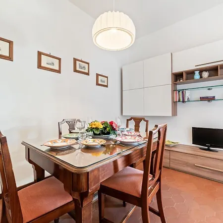 Roomy Flat With Parking
