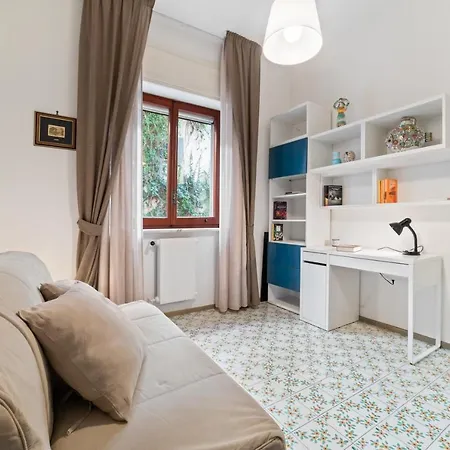 Apartment Roomy Flat With Parking *