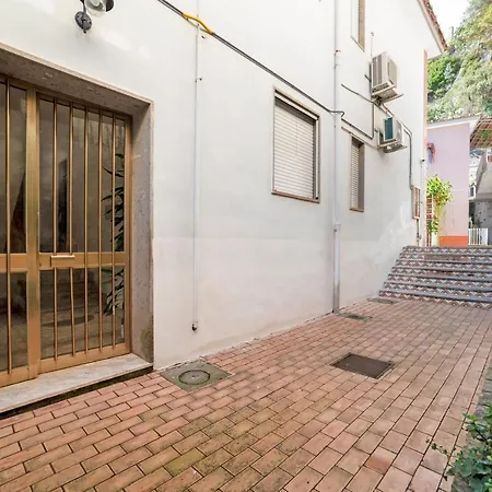Apartment Roomy Flat With Parking *