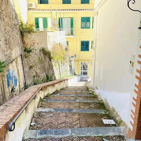 Apartment Roomy Flat With Parking *
