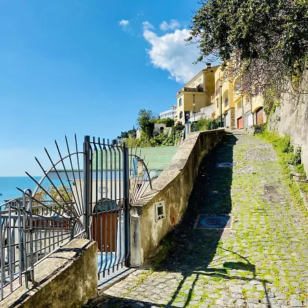 Apartment Roomy Flat With Parking Vietri sul Mare